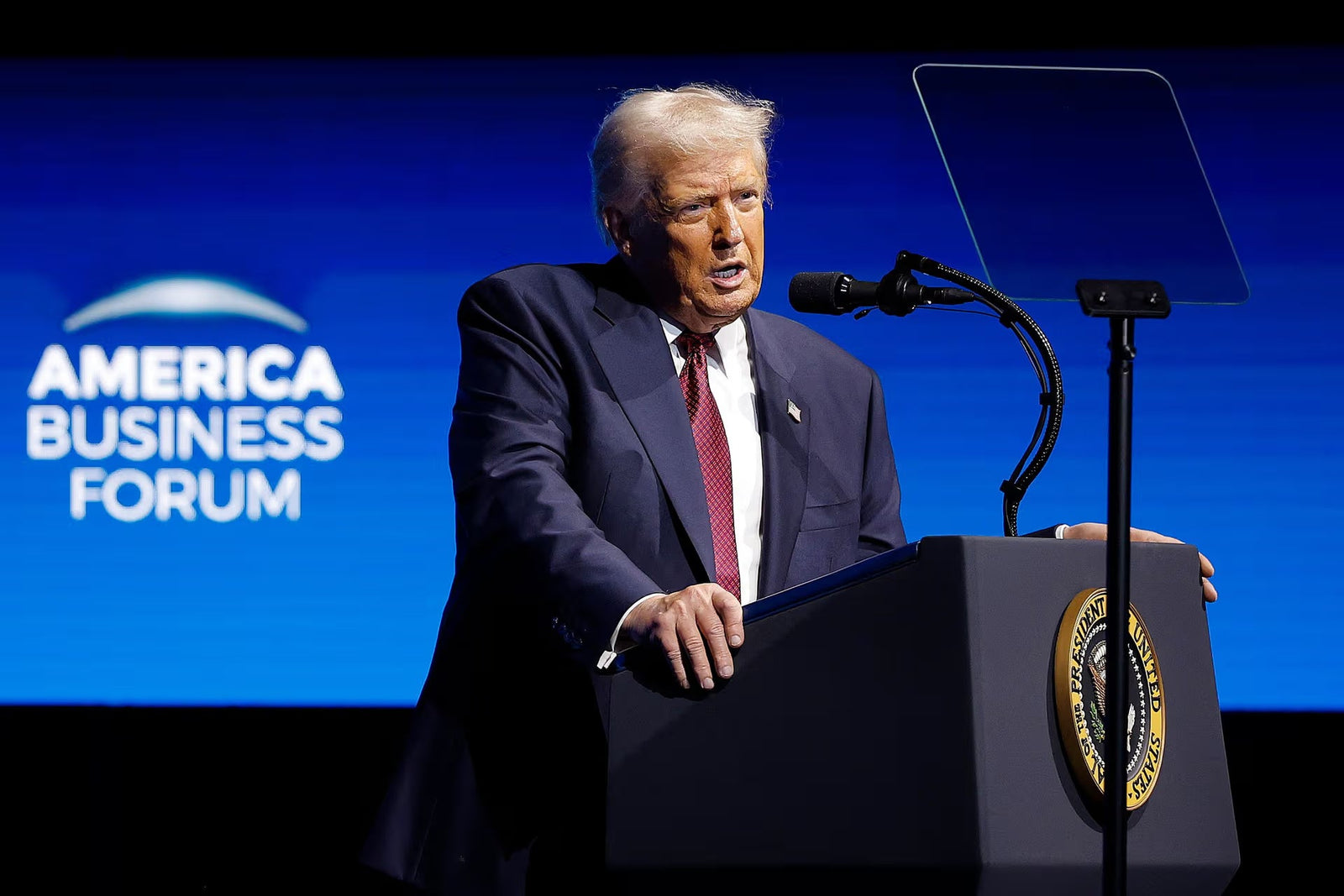 Trump: Amerika në garë me Kinën për Bitcoin